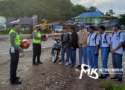 Sat Lantas Polres Konut Edukasi Pelajar Tentang Pentingnya Pakai Helm Saat Berkendara