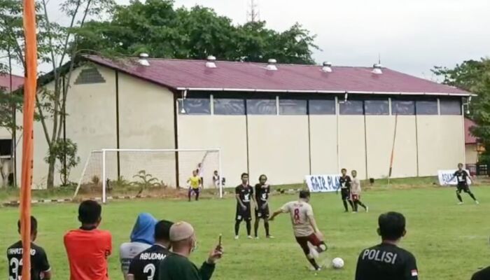 VIDEO: Gol Spektakuler Kapolres Konut Bobol Gawang Lawan di Turnamen Ramadhan Cup U-37 2023