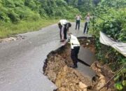 Jalan Poros Kendari-Konsel Amblas, Akses Lalu Lintas Roda Empat Terputus