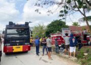 Gunakan Water Canon, Pasukan Brimob Polda Sultra Padamkan Kebakaran Rumah di Kendari