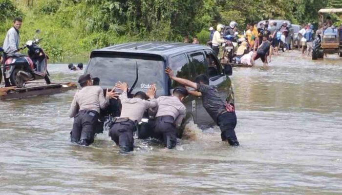 Jalur Trans Sulawesi di Konut Lumpuh Akibat Banjir, Kendaraan Antri Berjam-jam