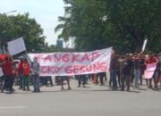Terkait Dugaan Penghinaan Terhadap Jokowi, Warga di Medan Demo Desak Rocky Gerung Agar Segera Ditangkap