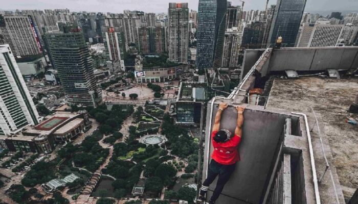 Viral! Penantang Maut Asal China Ini Tewas Usai Terjatuh dari Gedung 62 Lantai