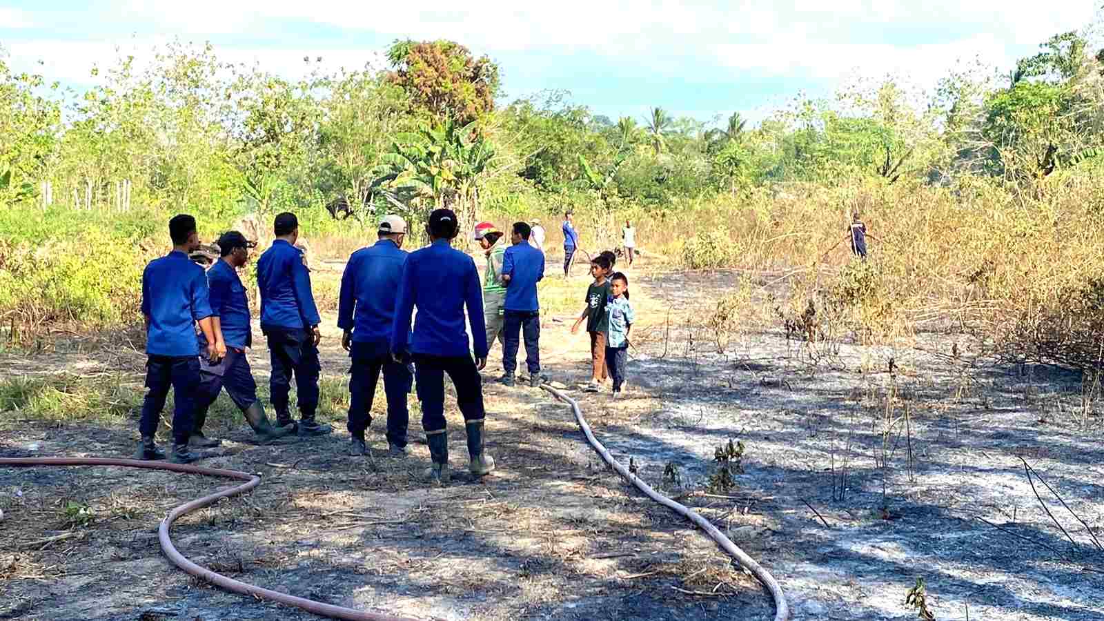 Kakek Terbakar di Kebun