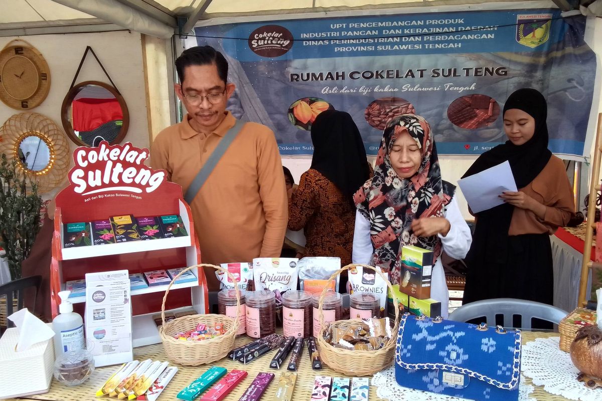 Pemprov Sulteng memasarkan produk-produk unggulan UMKM melalui pameran