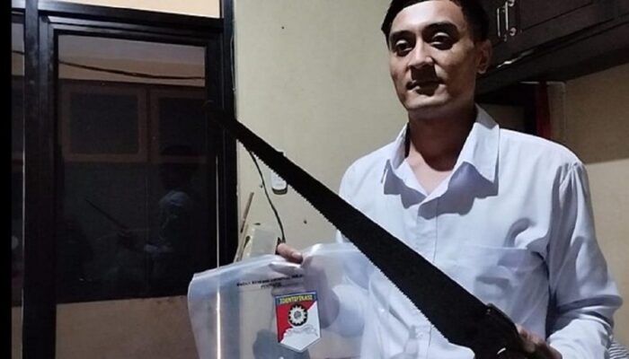 Sadis! Seorang Pria di Kuningan Nekat Gergaji Tangan Anaknya Hingga Hampir Putus