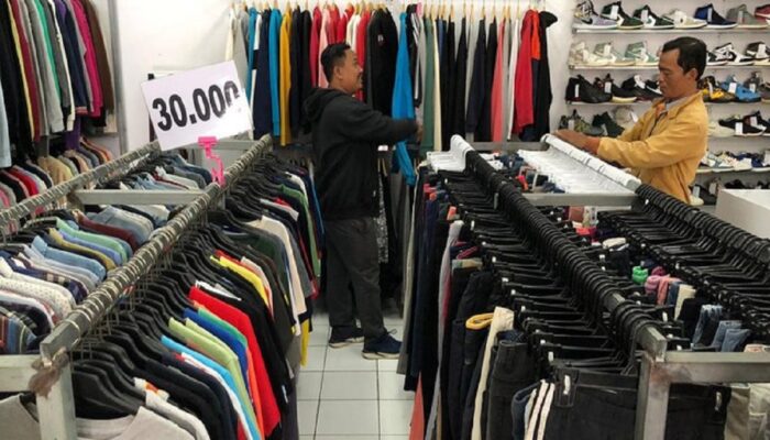 Viral! Sekelompok Pelajar di Cirebon Nekat Curi Pakaian di Toko Thrifting