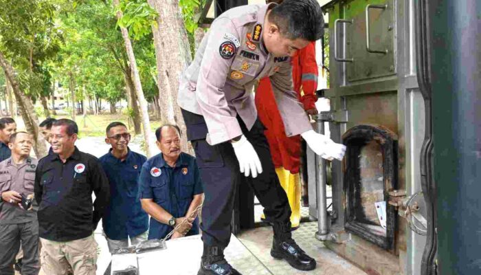 Polda Sultra Musnahkan Barang Bukti 1,3 Kg Sabu dan Ganja Hasil Tangkapan 3 Pelaku