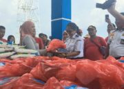 KUPP Molawe Bagikan Bantuan Paket Sambako Dan Daging Sapi ke Warga di Konut