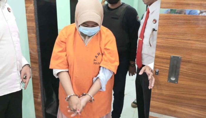 Wanita Asal Konsel Ditangkap Polisi Usai Kedapatan Bawa 954 Gram Sabu