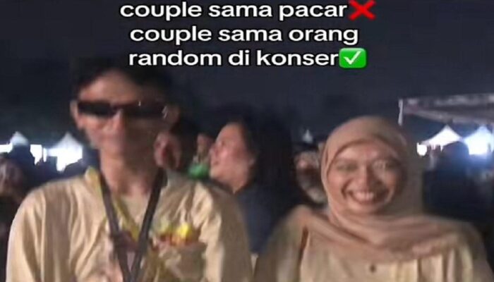 Ngakak! Pria Ini Nonton Konser Pakai Baju Couple dengan Orang Tak Dikenal