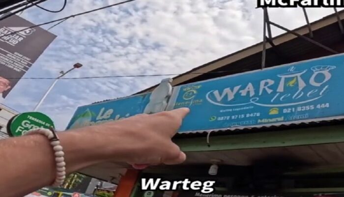 Kocak! Makan di Warteg, Bule Ini Kaget Karena Harganya Terlalu Murah