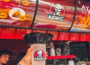 Mirip ‘KFC’, Gerai Ayam Goreng Ini Sukses Curi Perhatian Pelanggan