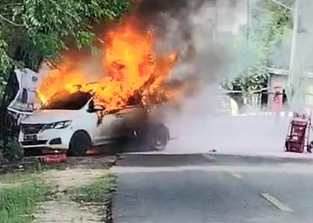 Mobil Terbakar