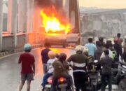 Breaking News! Sebuah Mobil Terbakar di Jembatan Pasar Baru Kota Kendari