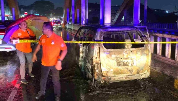 Kronologi Dan Penyebab Mobil Terbakar di Jembatan Pasar Baru Kota Kendari