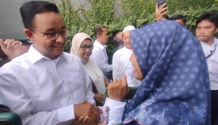 Jelang Debat Terakhir Pilpres 2024, Anies Baswedan Diberi Semangat oleh Para Pendukungnya