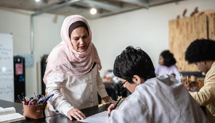 Benarkah Guru Takut dengan Murid Anak Orang Kaya? Yuk Simak Ulasannya!