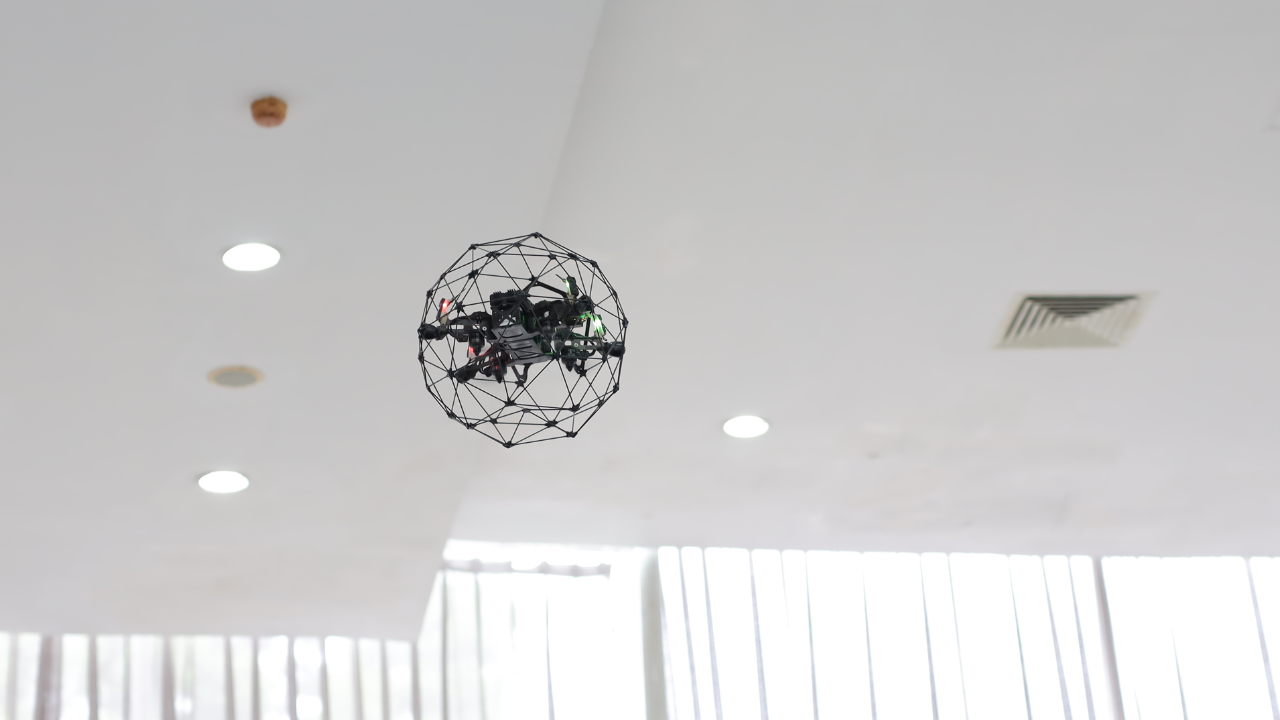 Demonstrasi drone Elios di acara Demo Day