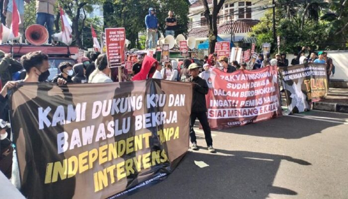 Jelang Pengumuman Hasil Pemilu 2024, Muncul Kelompok Pendemo Lain di Depan Gedung KPU