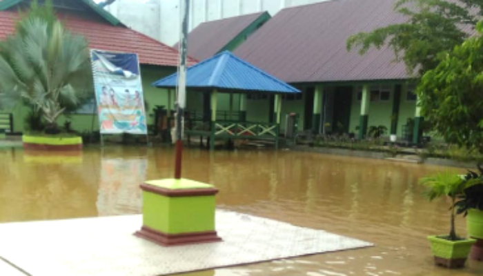 Sekolah MTsN 1 Kendari Kerap Banjir, Diduga Drainase Mall In The Park Sumbernya