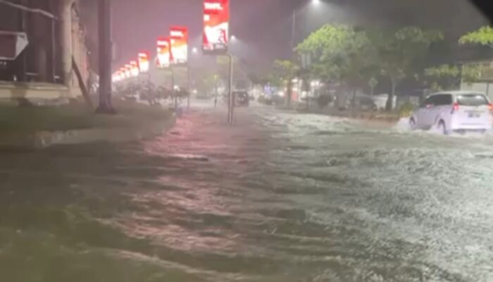 Jalan Sekitar Eks MTQ Kendari Terendam Seperti Lautan Akibat Banjir