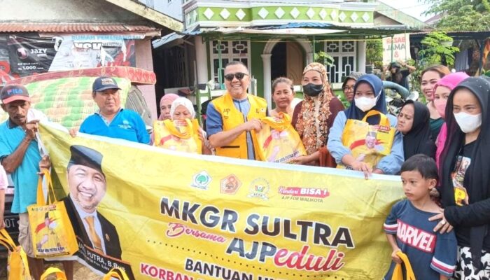 Peduli Korban Banjir, AJP Berikan Bantuan Sembako ke Warga di Kendari