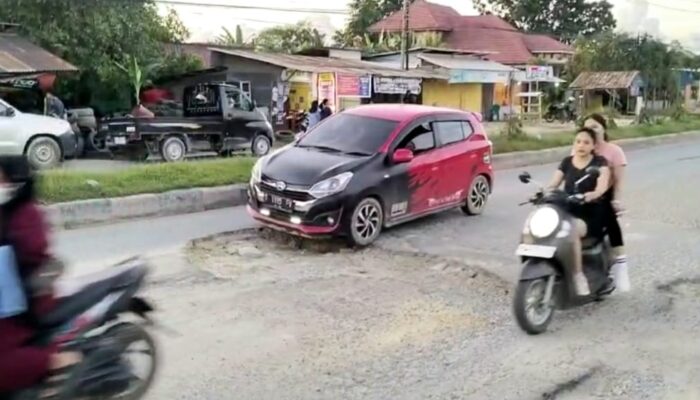 Kubangan di Jalan Brigjen M Katamso Baruga Sering Makan Korban, Pemerintah “Ogah” Perbaiki