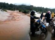 Banjir Rendam Ruas Jalan di Langgikima Konut, Lalu Lintas Lumpuh Total