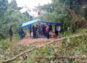 17 Tahun Diabaikan Pemerintah, Warga Blokade Jalan Lintas Kabupaten di Butur