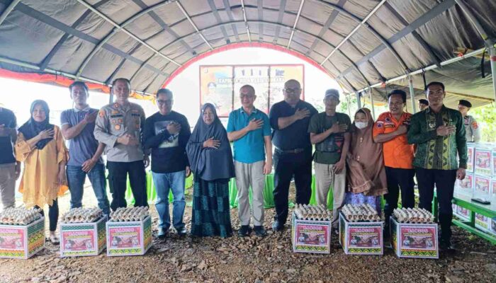 Kapolda Sultra Turun Langsung Salurkan Bantuan Untuk Korban Banjir di Konut