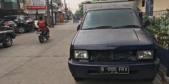 Jangan Pernah Parkir Kendaraan di Depan Rumah, Pokoknya Jangan!