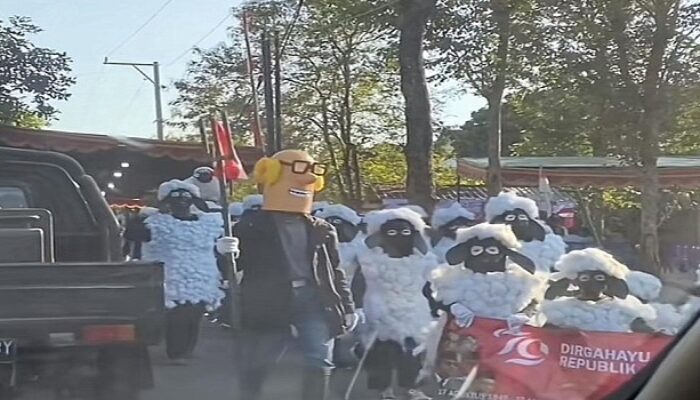 Viral! Peserta Pawai HUT RI Berkostum Shaun The Sheep Ini Sukses Bikin Netizen Ngakak!