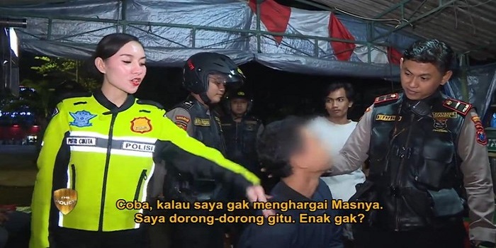 Polda Jatim Buka Suara Terkait Video Viral Polwan Tegur Orang Sedang Makan