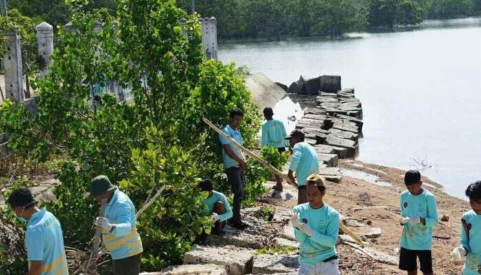 Peringati Harhubnas, KUPP Lapuko Gelar Bersih Pantai Dan Kampanye Keselamatan  Transportasi