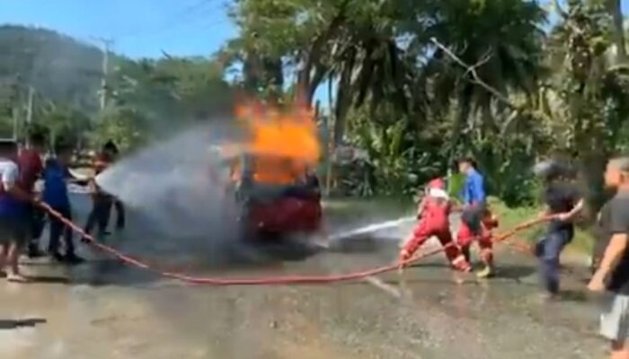 Breaking News! Sebuah Mobil Ludes Terbakar di Depan SPBU Pitulua Kolut