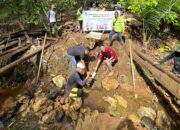 Permudah Akses Pertanian, PT GKP Bantu Perbaikan Jembatan di Desa Dompo-dompo Jaya