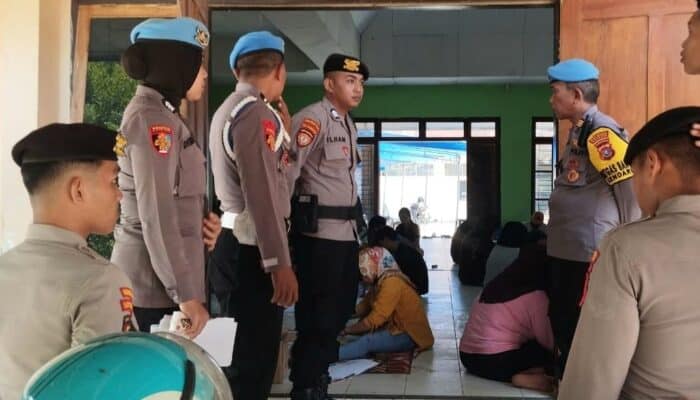 Personel Polresta Kendari Jaga Ketat Pelipatan Surat Suara di Gudang Logistik KPU