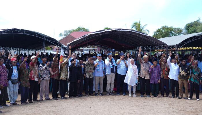 ASR-Hugua Disambut Ribuan Pendukung Saat Berkunjung ke Wakatobi