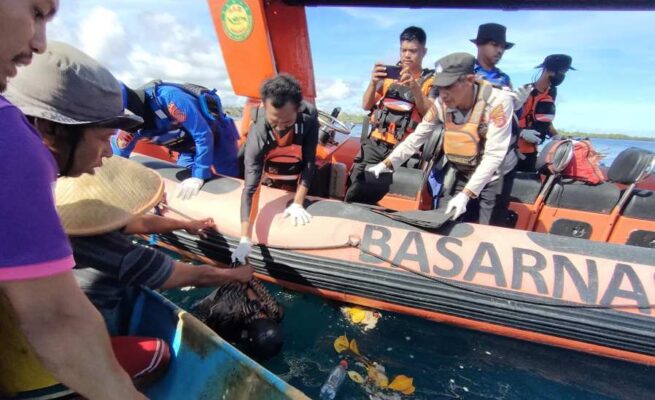 Perahu Ditabrak Kapal Tongkang